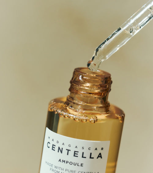 Has elegido una rutina de suscripción pensada para acompañar la evolución real de tu piel sensible.  Esta selección inicial combina limpieza suave, tratamiento calmante, hidratación reparadora y protección solar para ayudarte a mantener la piel más cómoda, estable y protegida. Cada 2 meses revisaremos cómo evoluciona tu piel para decidir si conviene mantener, ajustar o cambiar algún producto.